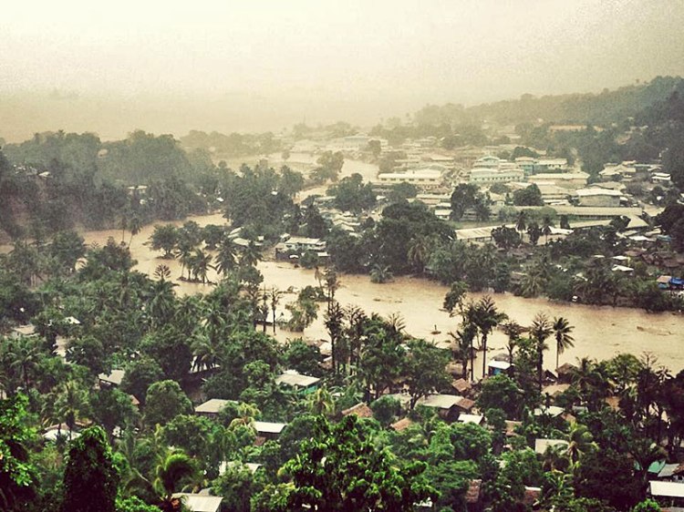 The Mataniko River in flood, Honiara 4 April 2014