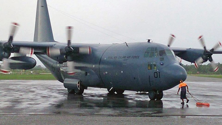 A New Zealand air force plane bringing emergency supplies lands at Honiara airport, 7 April 2014 (Courtesy M. Nunan)